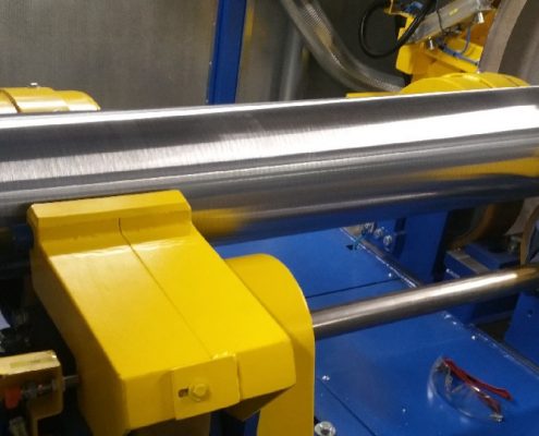 Bandschleifmaschine mit Doppelkopf zur Bearbeitung von Radsatzwellen (SLFBS - 2 x 3000) Schienen & Fahrzeugtechnik